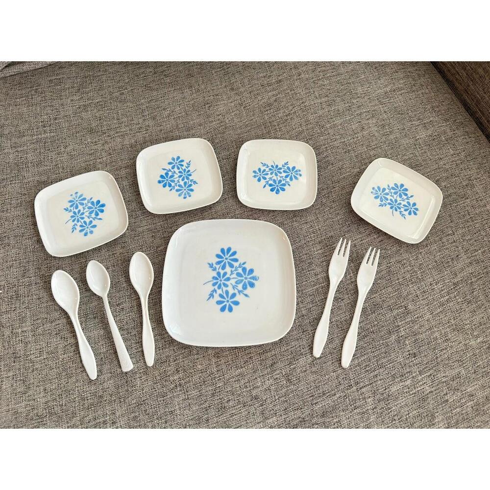 Corning Ware Blue Cornflower Plastic Kids Play Dishes USA Chilton